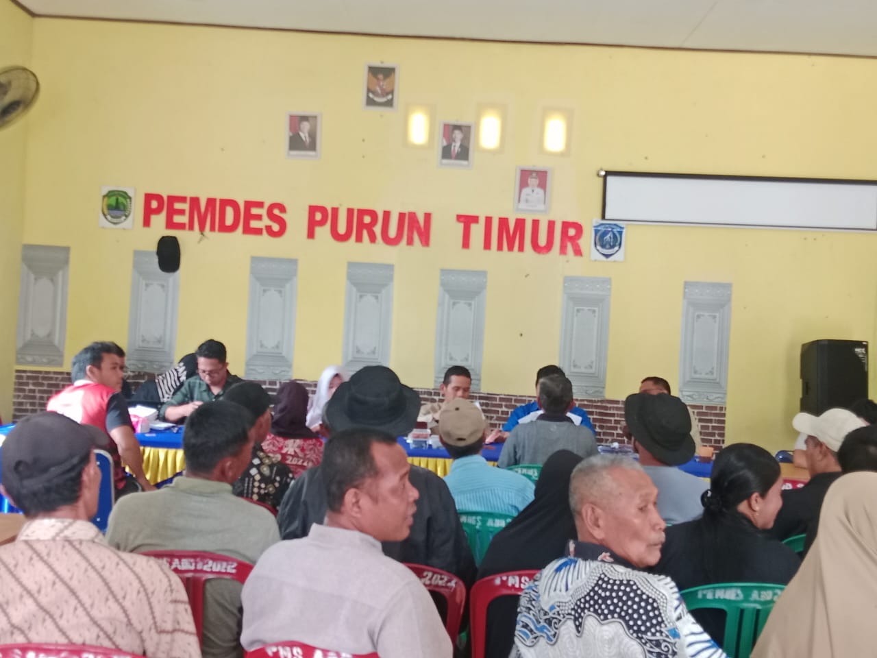 Pembayaran kompensasi PT. Daqing Sismik 3D Idaman Yang Berlangsung di kantor kepala Desa Purun Timur