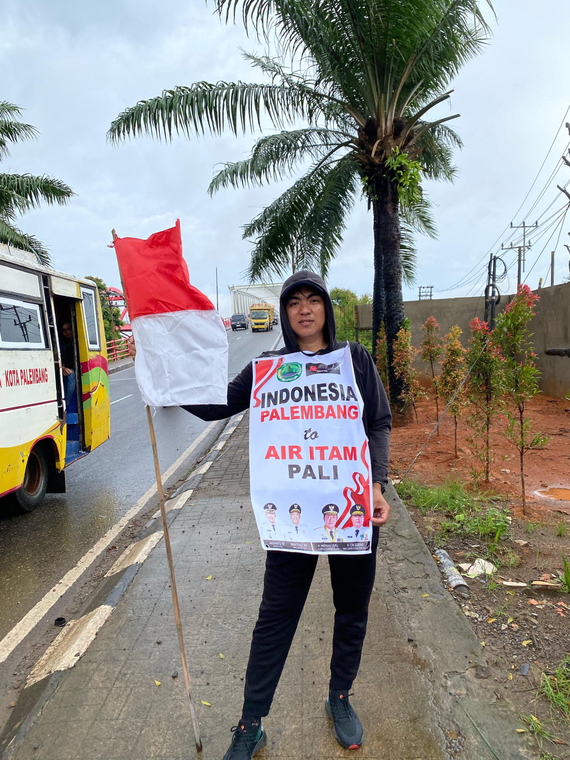 Arpinto Alias Duren PALI Berjalan kaki Sejauh 132 kilometer Dari Palembang ke Desa Air Itam