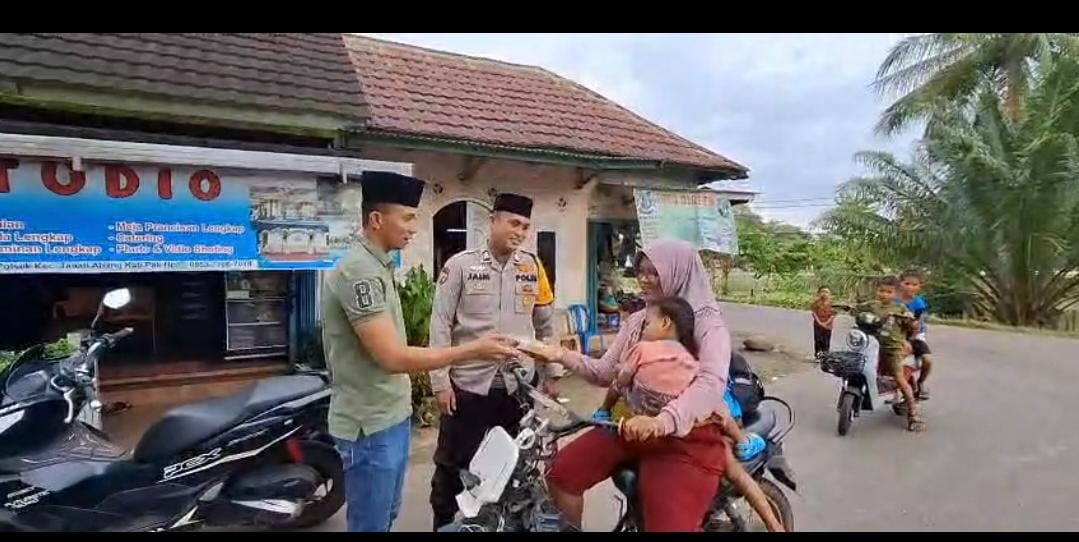 Polsek Tanah Abang kembali Menunjukkan kepeduliannya Terhadap Masyarakat Dengan Menggelar Aksi Berbagi Takjil