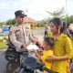 Polsek Penukal Utara Bagikan Takjil, Wujud Kepedulian Polisi di Bulan Ramadan