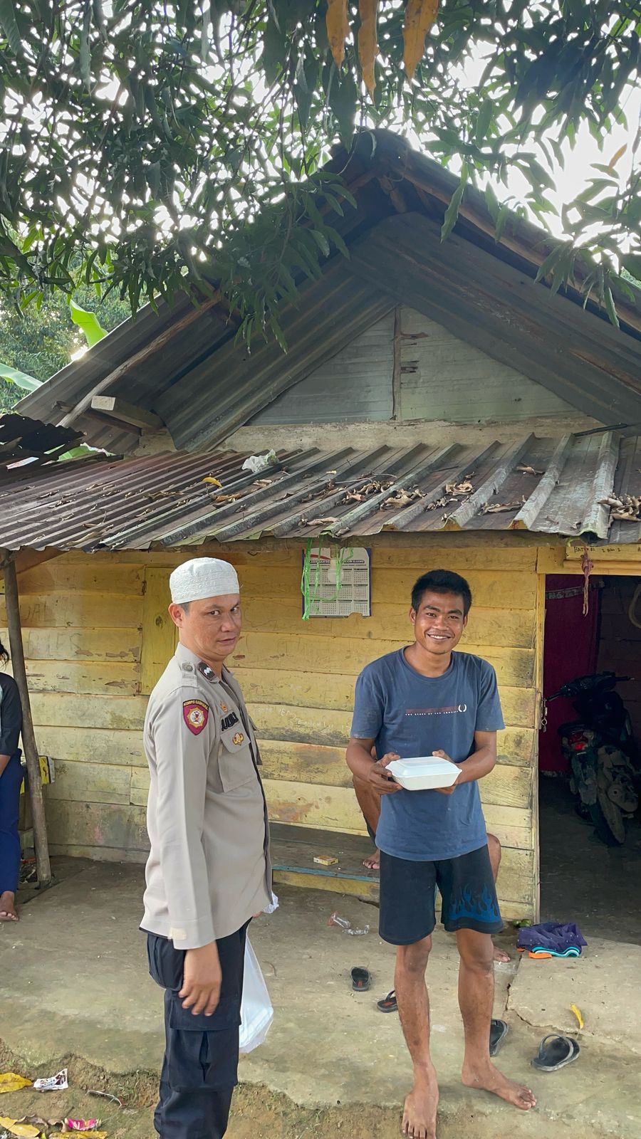 Polsek Talang Ubi Berbagi Takjil, Wujud Kepedulian Polri di Bulan Suci Ramadhan