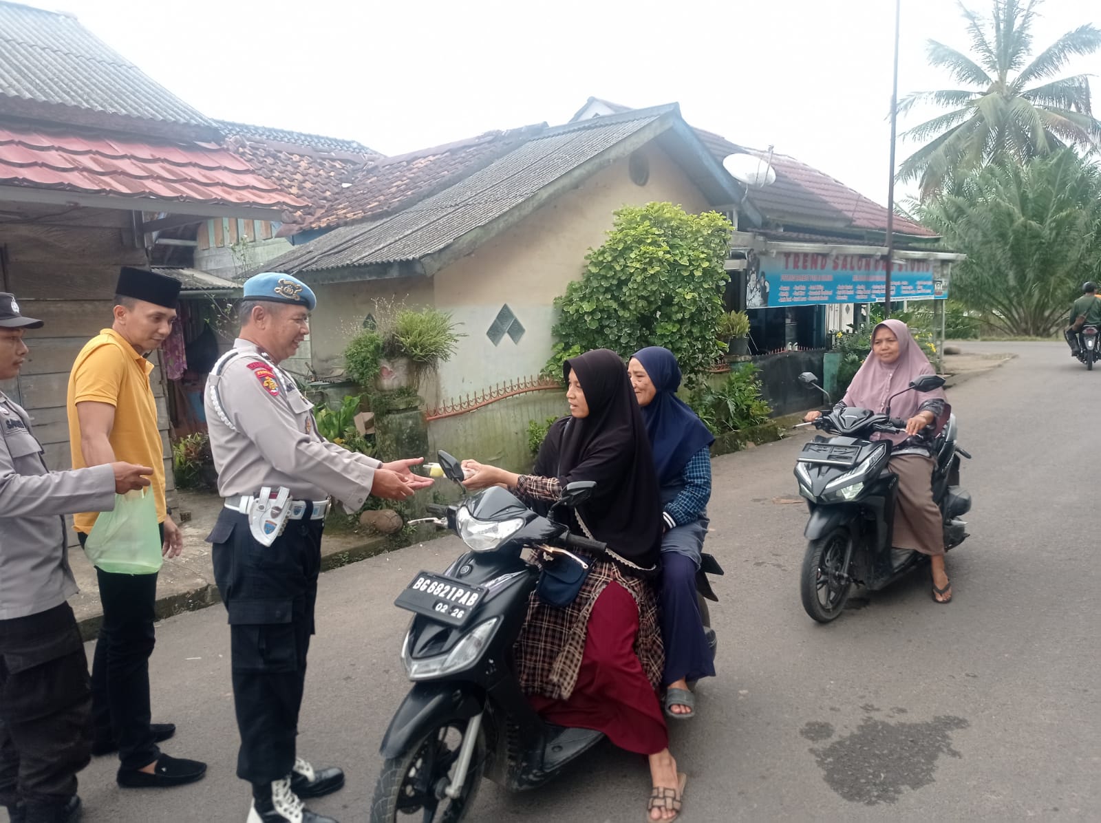 Dalam Bulan Suci Ramadhan Polsek Tanah Abang, Menggelar kegiatan Berbagi takjil