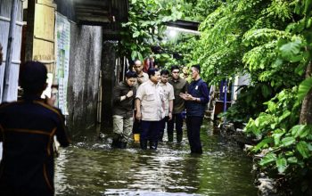 Presiden Prabowo Tinjau Warga Terdampak Banjir di Bekasi