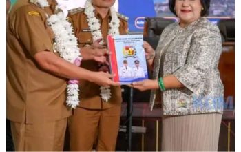 Serah Terima Memori Akhir Masa Jabatan Bupati dan Wakil Bupati Karo Periode 2021-2024 Kepada Bupati dan Wakil Bupati Periode 2025-2030