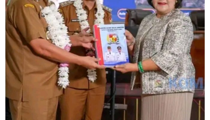 Serah Terima Memori Akhir Masa Jabatan Bupati dan Wakil Bupati Karo Periode 2021-2024 Kepada Bupati dan Wakil Bupati Periode 2025-2030