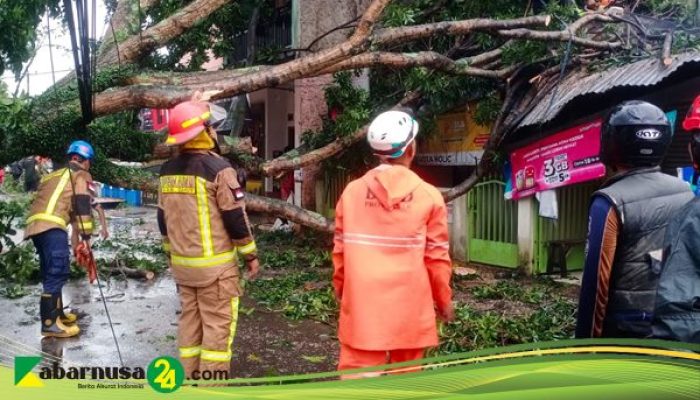 Garut diterjang Bencana, Puluhan Rumah Rusak dan Akses Jalan Tertutup Longsor