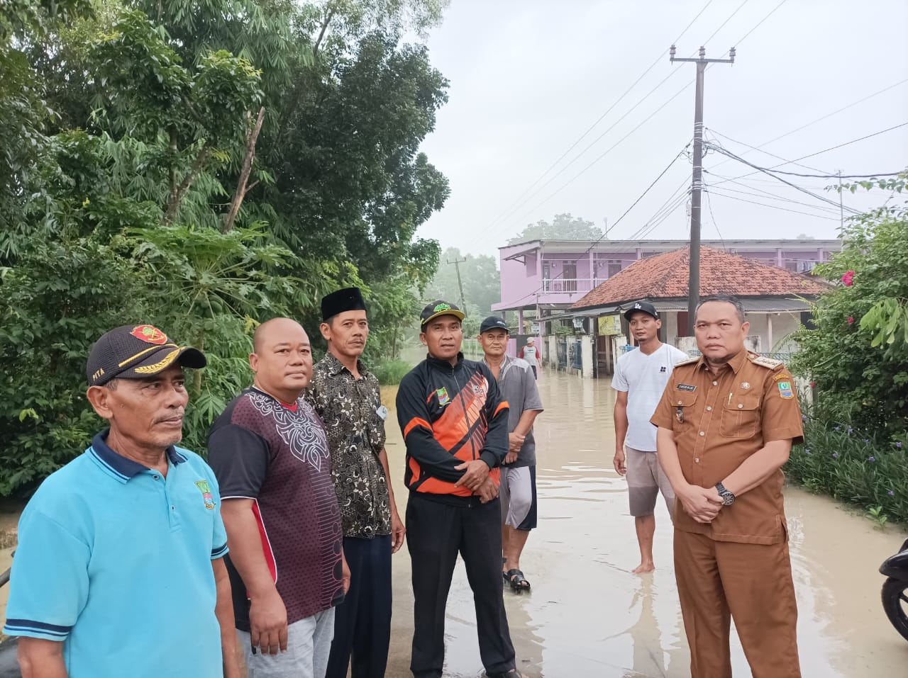 Camat Bojongmangu Pastikan Evakuasi Warga Terdampak Banjir