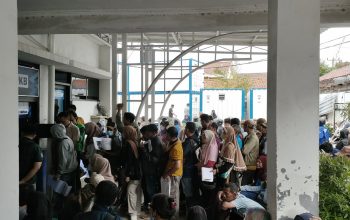 Program Pemutihan Pajak Kendaraan Disambut Antusias, Ribuan Warga Padati Samsat Kabupaten Bekasi