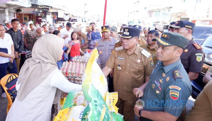 Bupati Karo Tinjau Pusat Pasar Kabanjahe, Pastikan Stabilitas Harga dan Serap Aspirasi Pedagang