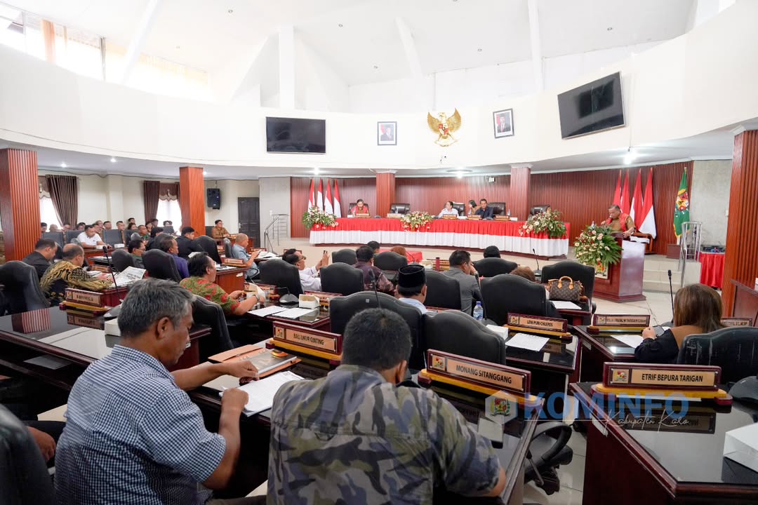 Bupati dan Wakil Bupati Karo Hadiri Rapat Paripurna DPRD Karo dalam rangka Penyampaian Laporan Pelaksanaan Reses Anggota DPRD Kabupaten Karo Masa Reses 1 Tahun Sidang 1 Tahun Anggaran 2025