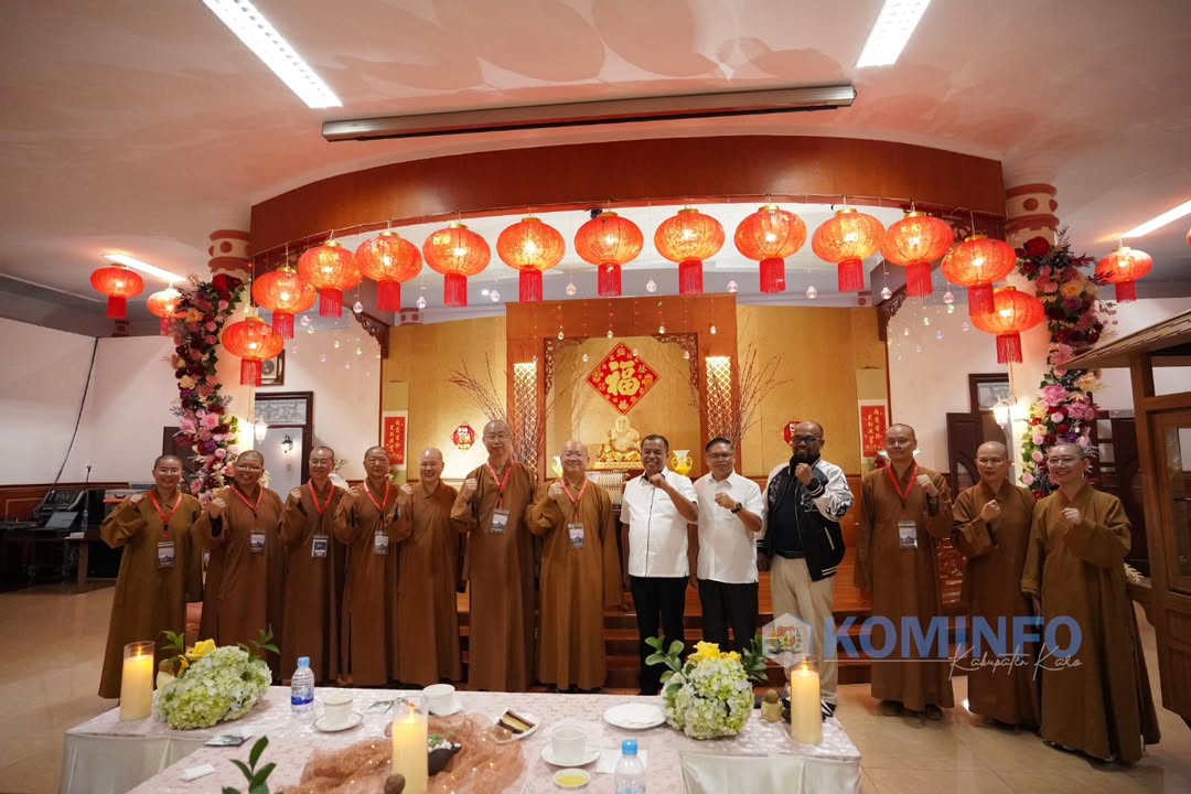 Bupati dan Wakil Bupati Karo bersilaturahmi dengan umat Buddha dan Pengurus Yayasan Vihara Dharma Shanti Berastagi