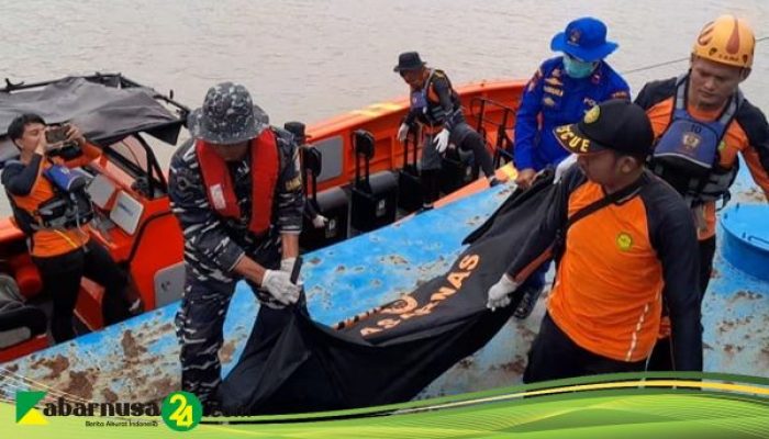 Posal Lanal Palembang Evakuasi 3 Mayat Korban Kecelakaan di Perairan Jambi