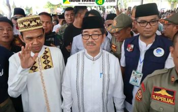 Bupati Dr , H, Hamartoni Ahadis , M , Si , , Bersama Forkompimda dan Ribuan Warga Hadiri Tabligh Akbar Syawal 1446 H di Islamic Center Lampung utara