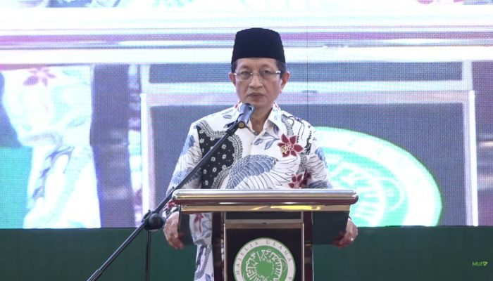 Menteri Agama Gandeng MUI Luncurkan Gerakan Nasional Makan Bergizi Gratis untuk Santri di Acara Halal Bihalal MUI 2025
