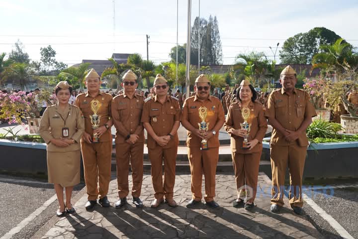 Wakil Bupati Karo Pimpin Apel Gabungan di Lingkungan Pemerintah Kabupaten Karo Wakil Bupati Karo Pimpin Apel Gabungan di Lingkungan Pemerintah Kabupaten Karo
