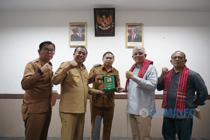 Bupati Karo Terima Kunjungan Ketua Umum Karo Foundation, Mayjen TNI (Purn) Musa Bangun Bupati Karo Terima Kunjungan Ketua Umum Karo Foundation, Mayjen TNI (Purn) Musa Bangun