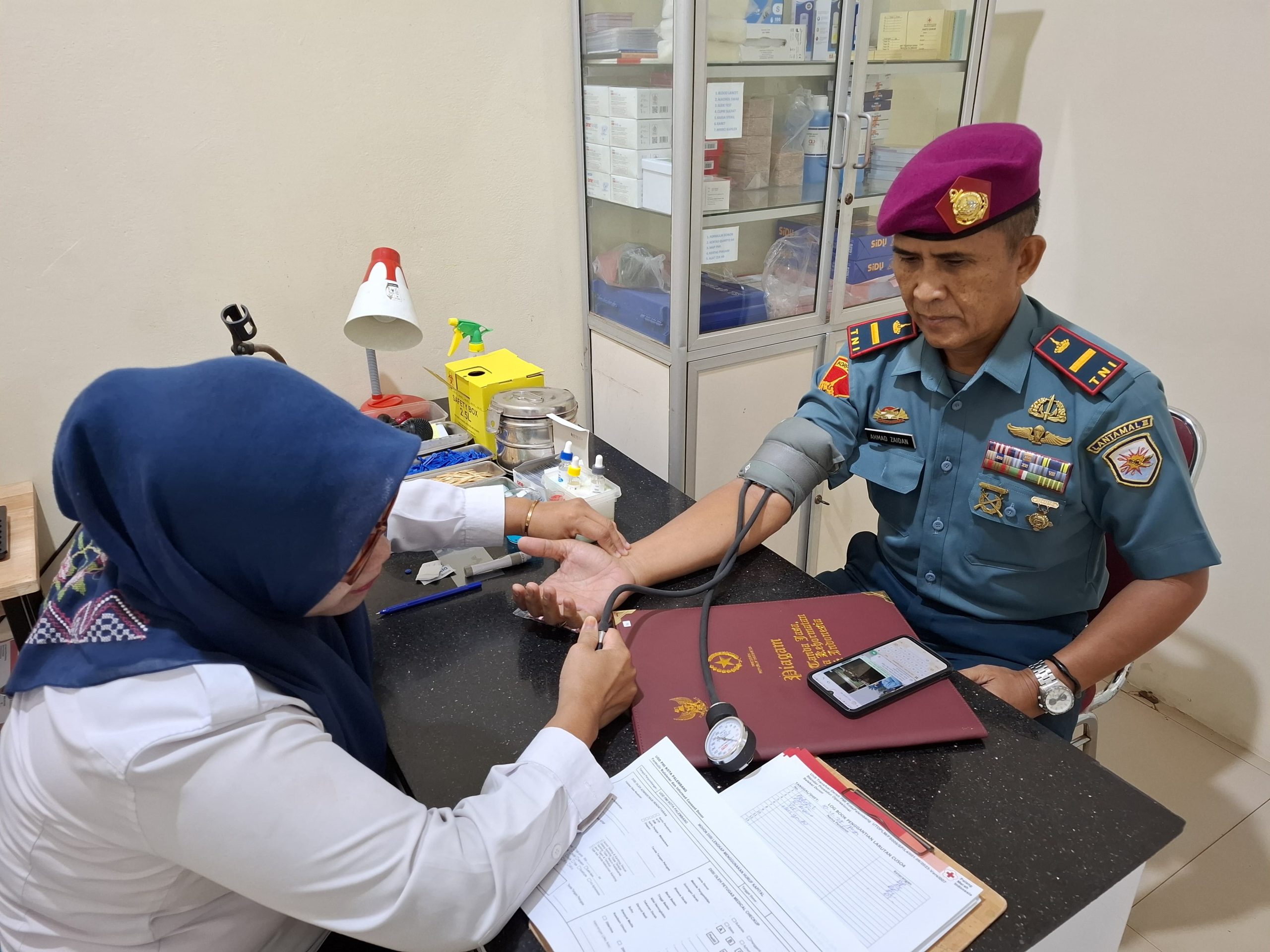 Donor Darah Hingga 129 kali, Perwira Lanal Palembang Terima Piagam Tanda Kehormatan Satyalencana Kebaktian Sosial