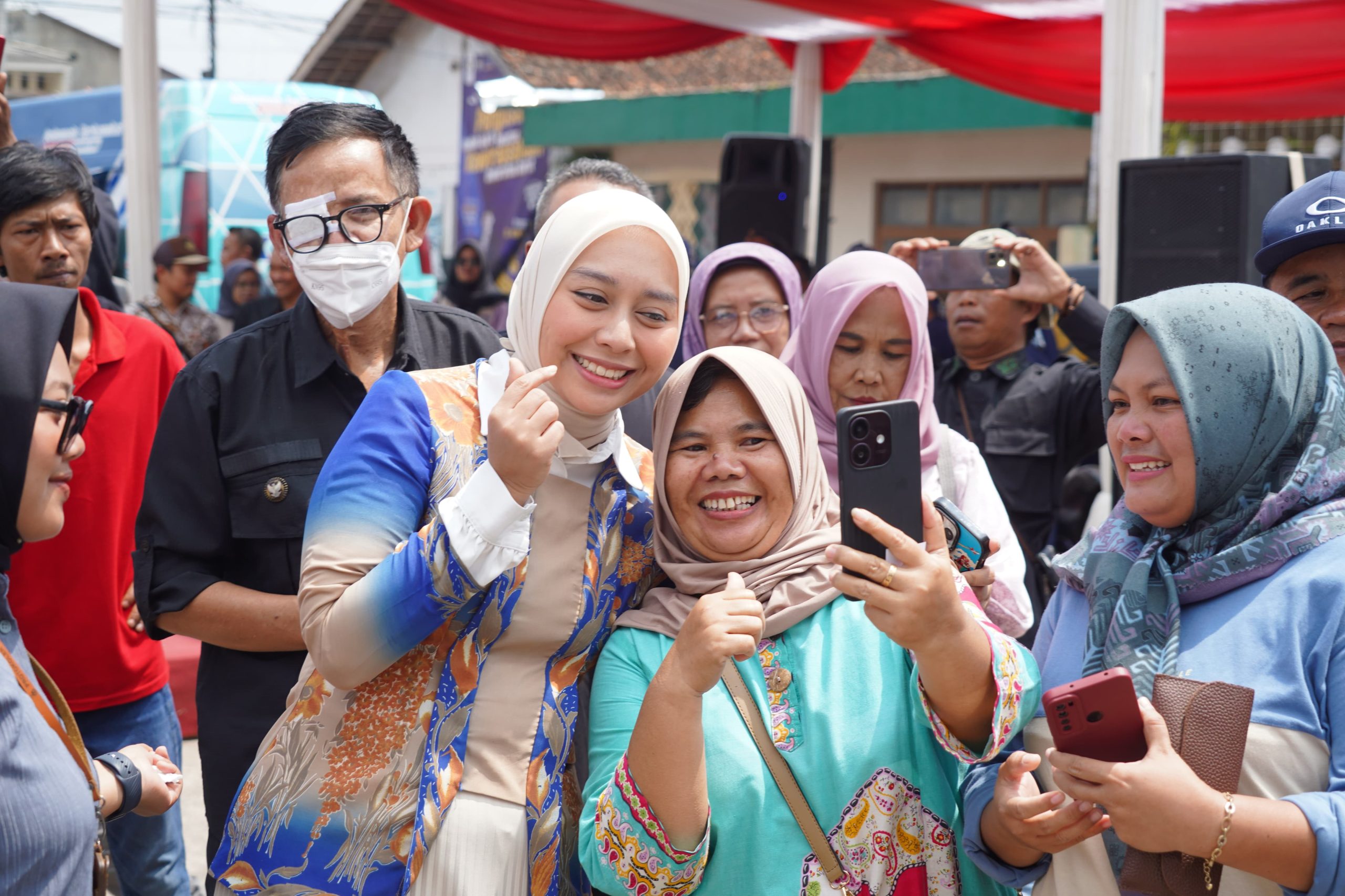 Keterangan Gambar: Roadshow Pelayanan Terpadu Disambut Antusias Wabup Garut Janji Jangkau Seluruh Kecamatan Yang Ada Di Kabupaten Garut.(Raga Kamanunggalan).