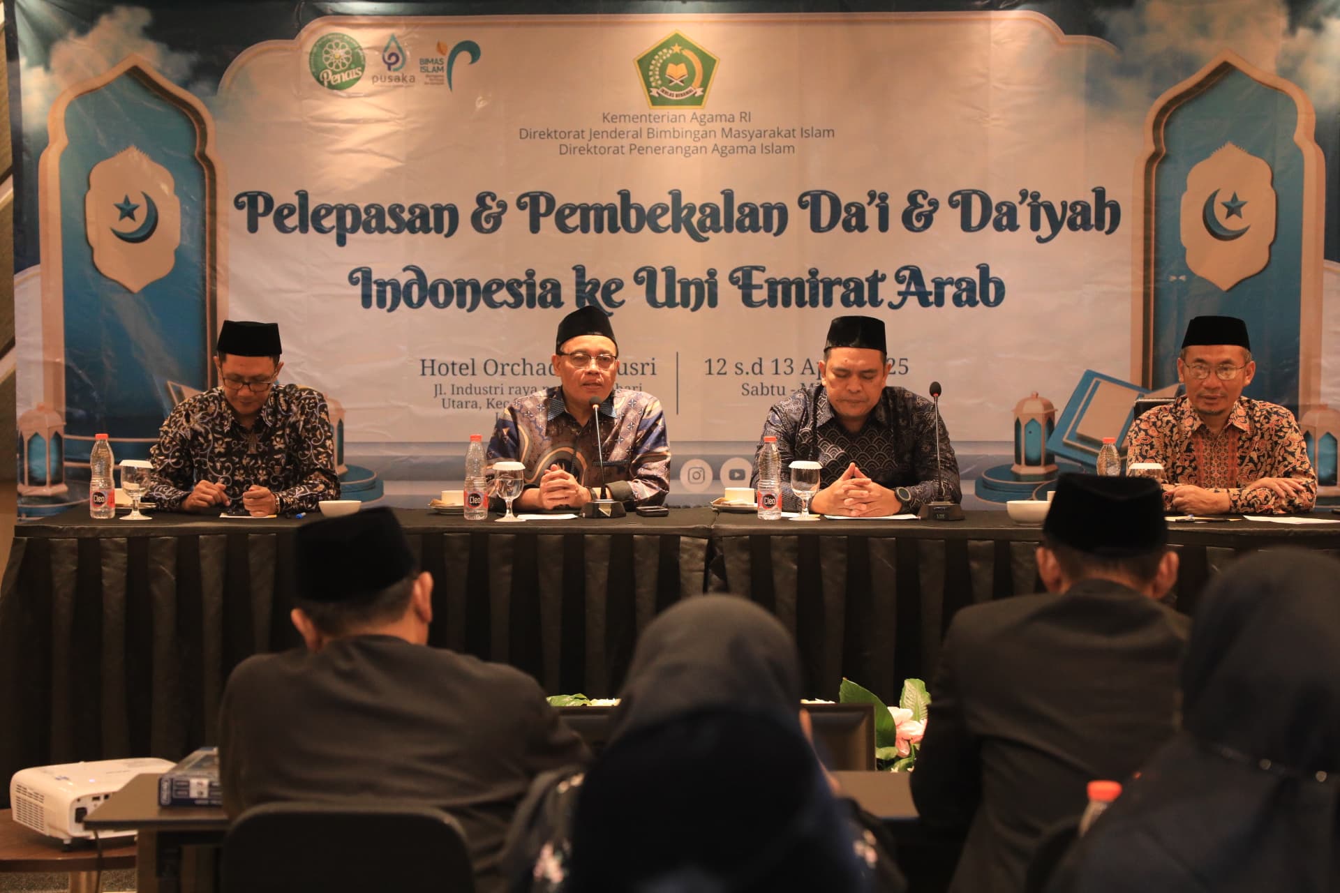 Kemenag Berangkatkan 20 Dai dan Daiyah ke Uni Emirat Arab