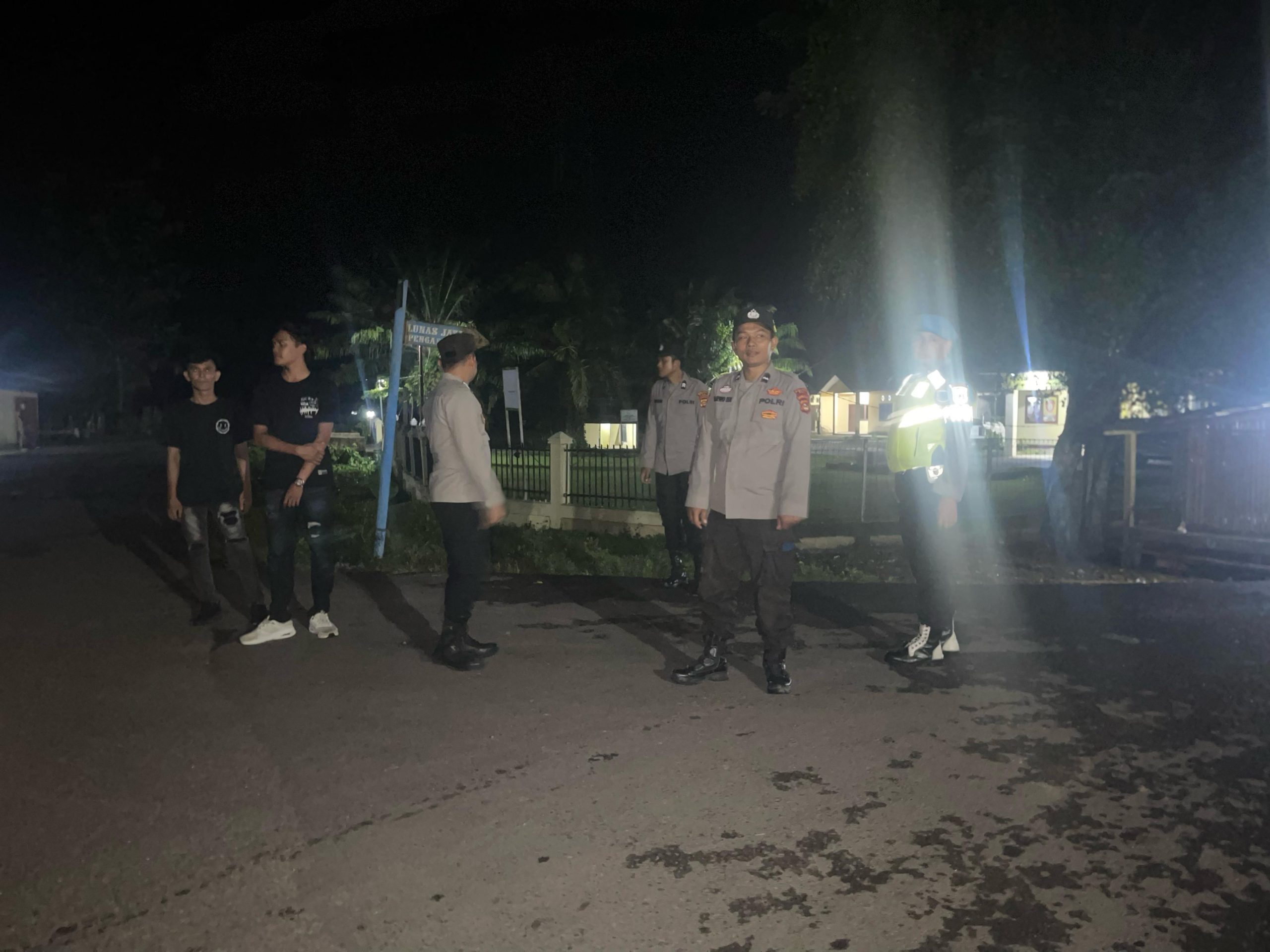 Polsek Tanah Abang Gelar Razia Malam, Ciptakan Situasi Aman dan Kondusif di Wilayah Hukum