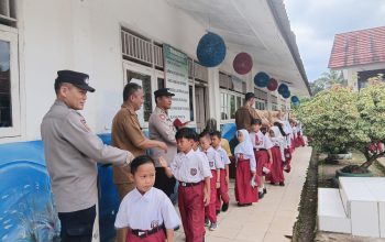 Bhabinkamtibmas Polsek Talang Ubi Jadi Pembina Upacara di SD Negeri 32, Kapolres PALI Tekankan Pentingnya Pendidikan Karakter Sejak Dini Bhabinkamtibmas Polsek Talang Ubi Jadi Pembina Upacara di SD Negeri 32, Kapolres PALI Tekankan Pentingnya Pendidikan Karakter Sejak Dini