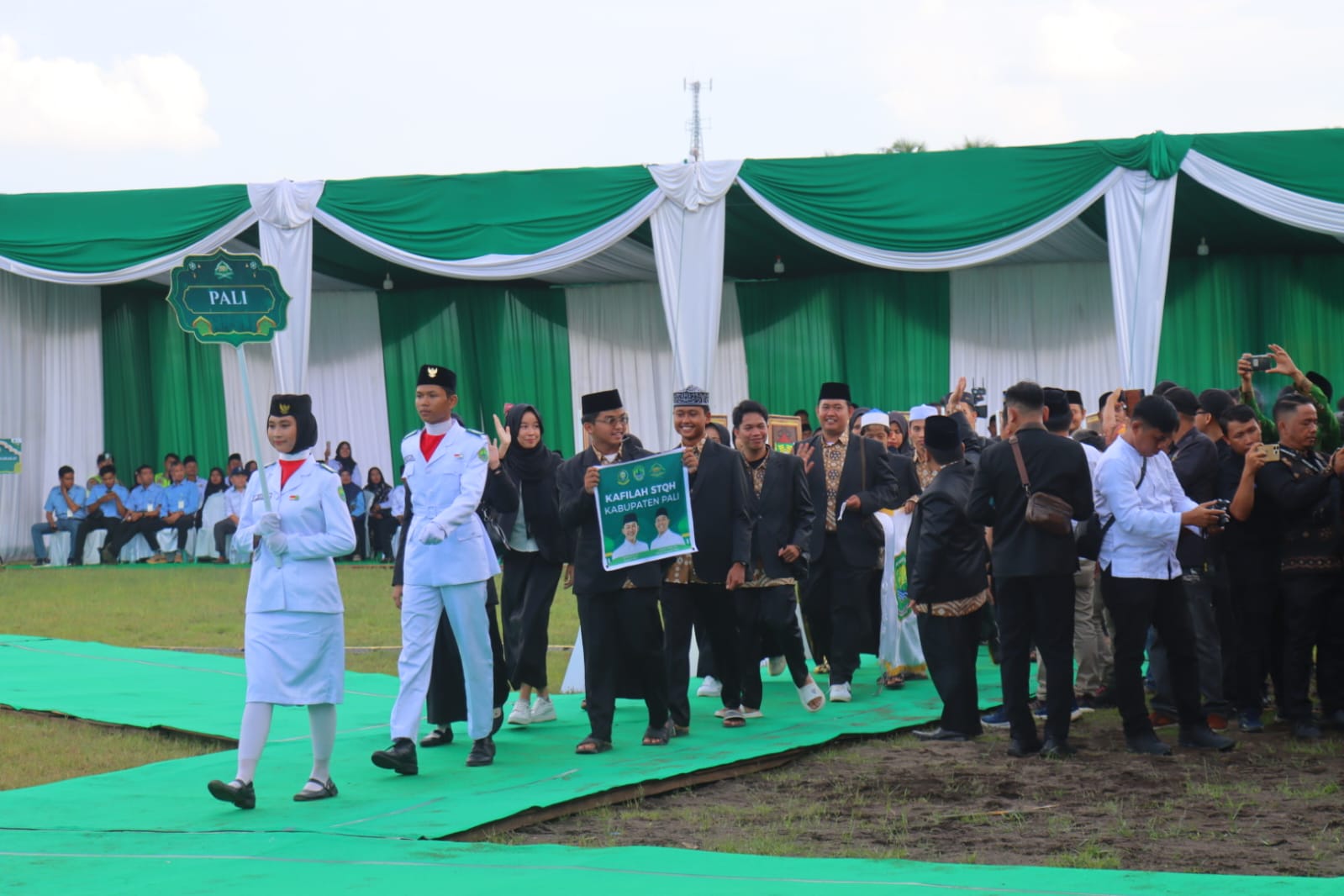 kapolres PALI Menghadiri Acara Pembukaan Seleksi Tilawatil Qur'an dan Hadist (STQH) ke-XXVIII Tingkat Provinsi Sumatera Selatan di Gelora 10 November Komperta Pendopo
