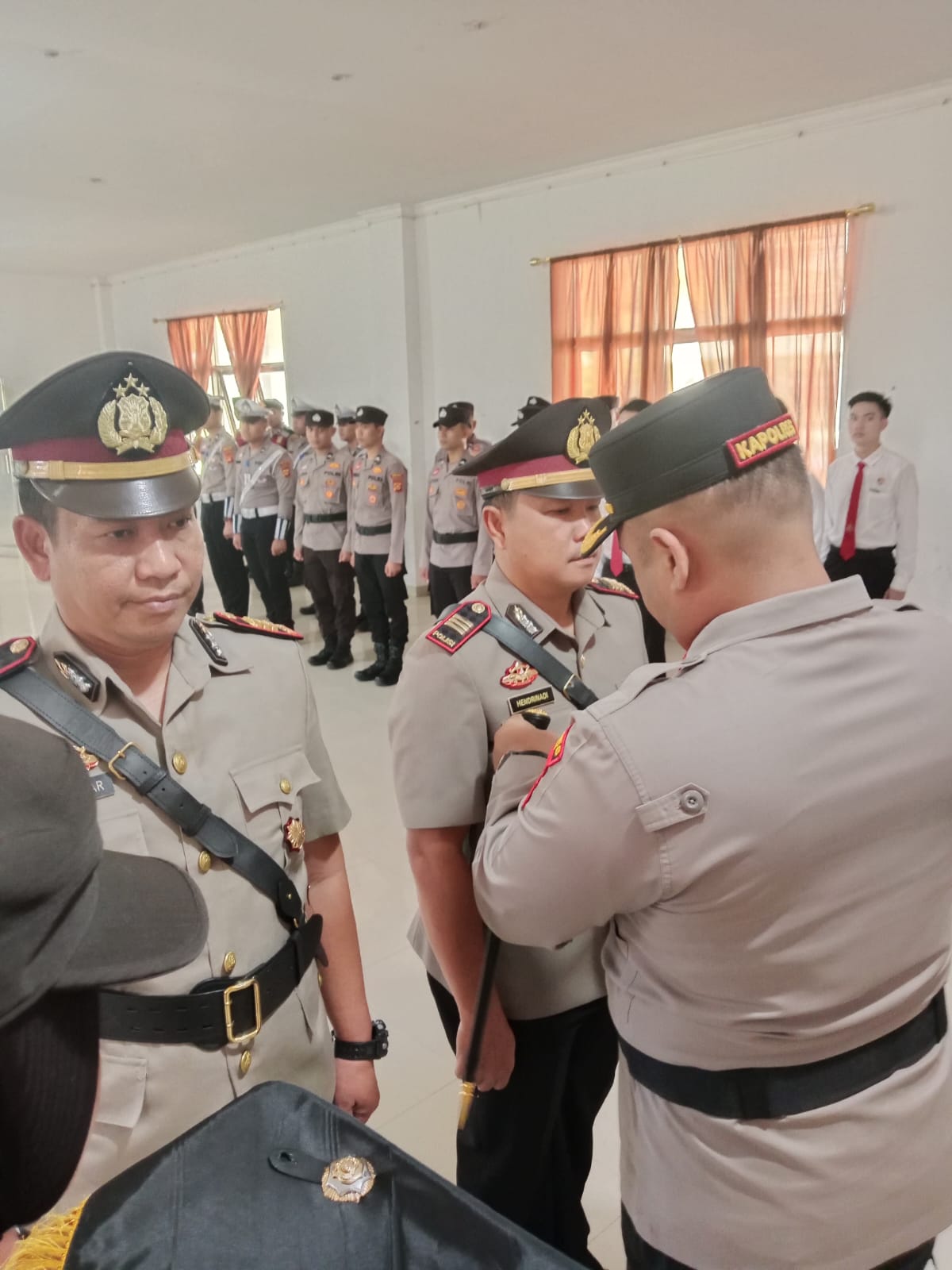 Suasana khidmat Menyelimuti Lantai II Gedung Dalmas Polres Penukal Abab Lematang Ilir (PALI) Saat digelarnya Upacara Serah Terima Jabatan (sertijab)