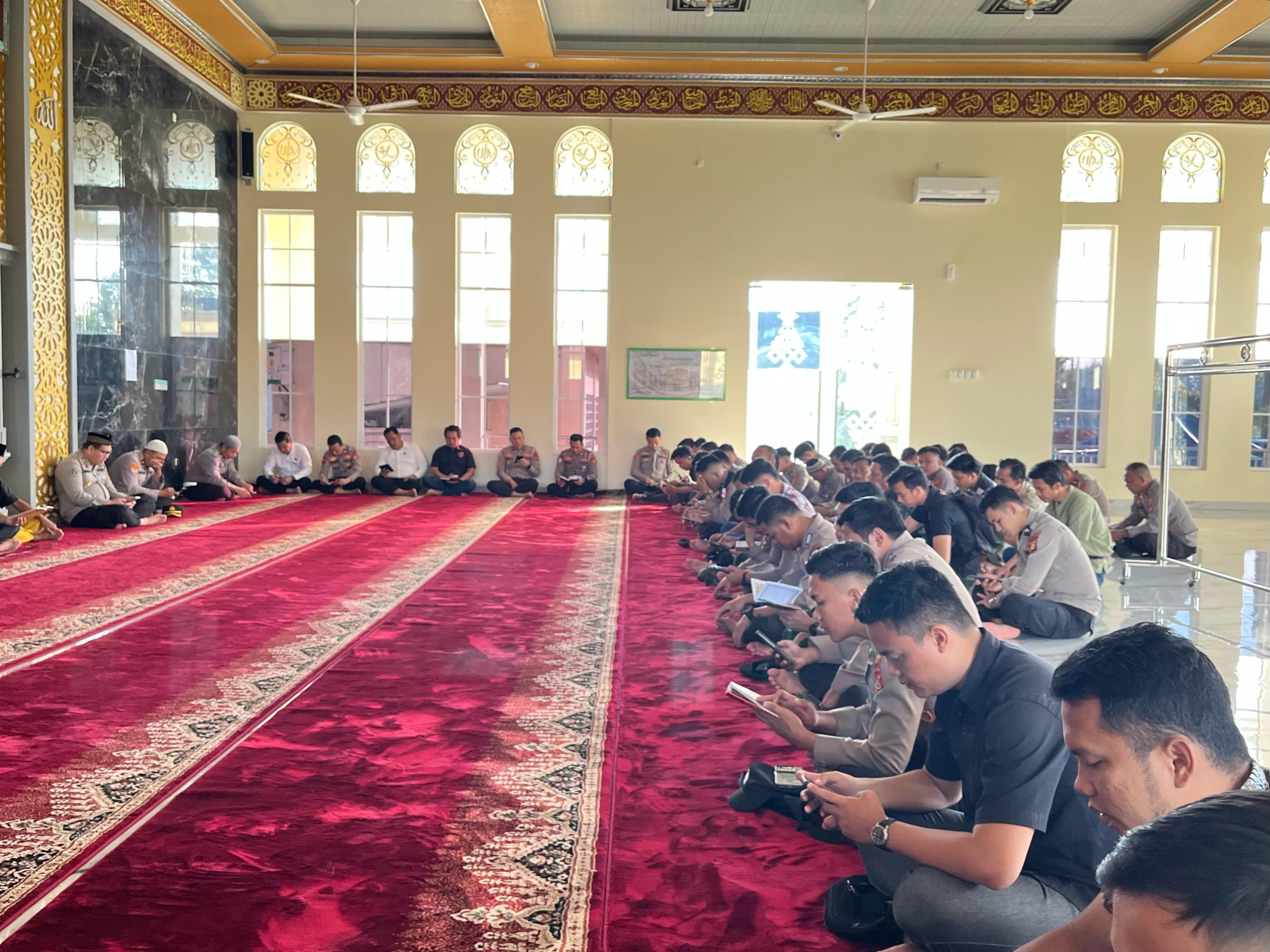 Polres PALI Mengikuti kegiatan Rutin Bimbingan Rohani dan Mental (Binrohtal)