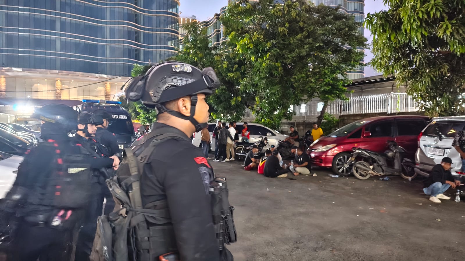Cegah Bentrokan Ormas di DKI, Satuan Brimob Polda Metro Jaya Terjunkan Pasukan ke Penjaringan