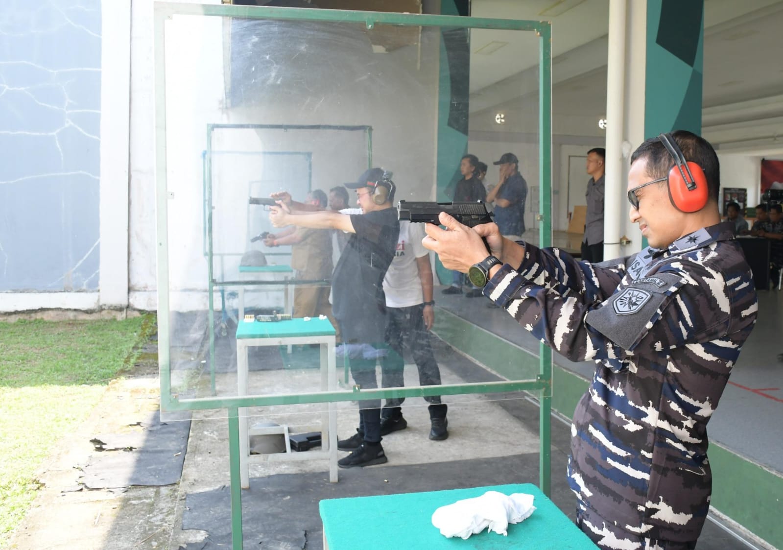 Pelihara Profesionalisme Prajurit , Lanal Palembang Gelar Latihan Menembak