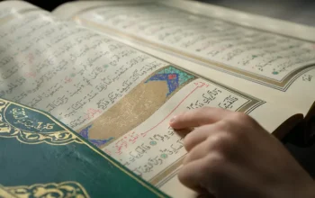 Khutbah Jumat: Hikmah Diutusnya Para Nabi dan Diturunkannya Kitab-kitab