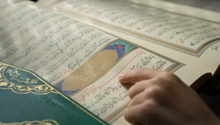 Khutbah Jumat: Hikmah Diutusnya Para Nabi dan Diturunkannya Kitab-kitab