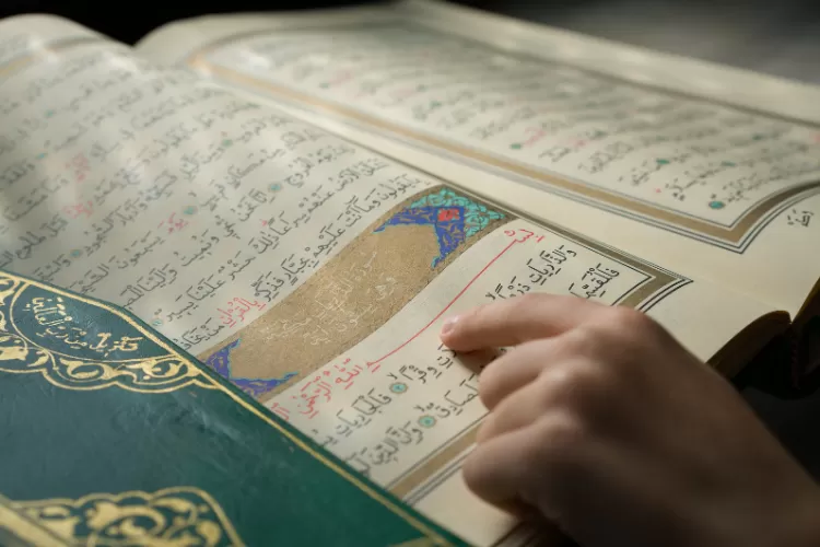 Khutbah Jumat: Hikmah Diutusnya Para Nabi dan Diturunkannya Kitab-kitab