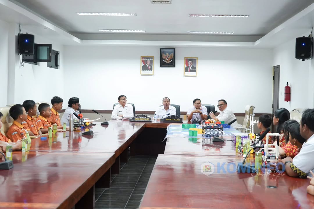 Bupati dan Wakil Bupati Karo Berangkatkan Siswa Ikuti Kompetisi Robotik Nasional di Bandung Bupati dan Wakil Bupati Karo Berangkatkan Siswa Ikuti Kompetisi Robotik Nasional di Bandung