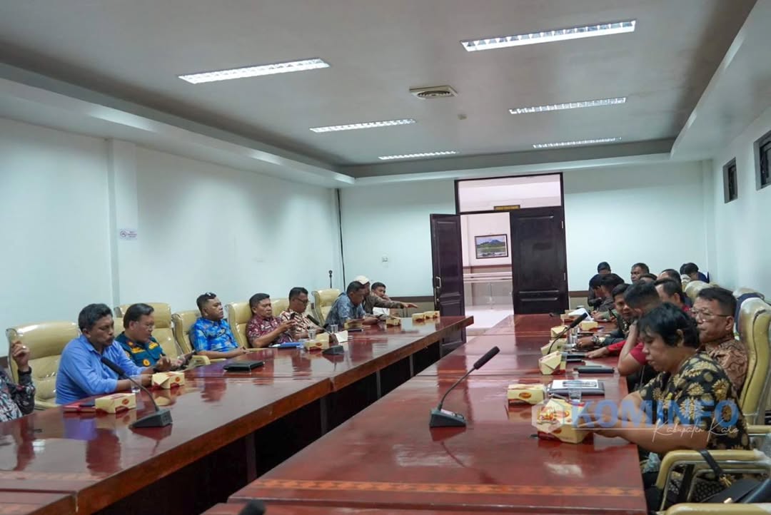 Bupati dan Wakil Bupati Karo Berangkatkan Siswa Ikuti Kompetisi Robotik Nasional di Bandung Bupati dan Wakil Bupati Karo Berangkatkan Siswa Ikuti Kompetisi Robotik Nasional di Bandung