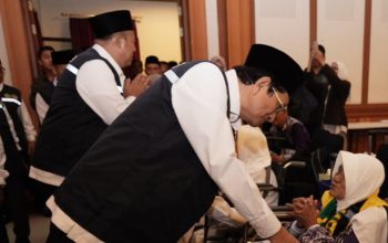 Lepas Jemaah Haji Kloter Perdana, Menag: Jaga Niat dan Kesehatan