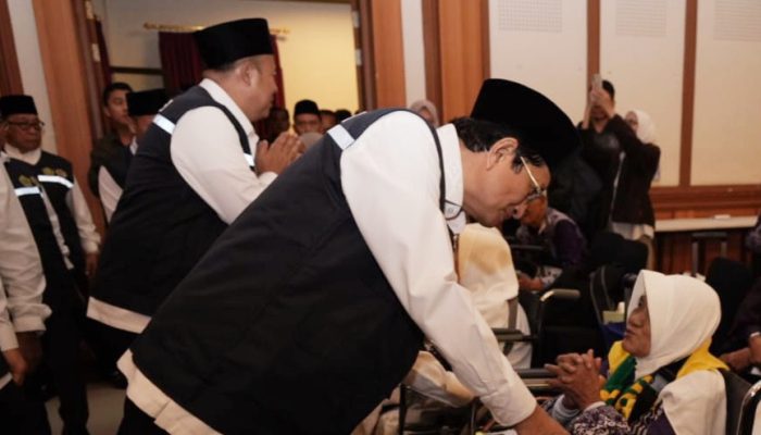 Lepas Jemaah Haji Kloter Perdana, Menag: Jaga Niat dan Kesehatan