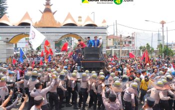 10 Polisi Terluka Saat Amankan Aksi Petani Singkong di Kantor Gubernur Lampung