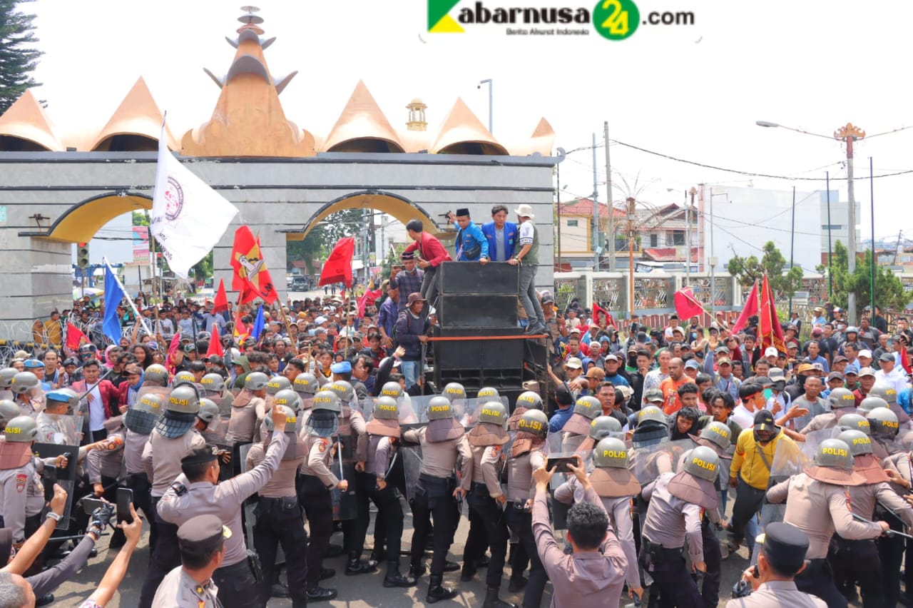 10 Polisi Terluka Saat Amankan Aksi Petani Singkong di Kantor Gubernur Lampung