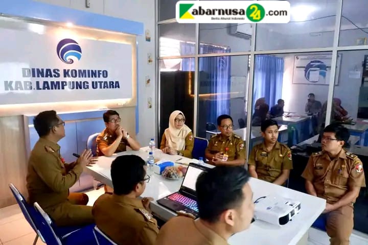 Bupati Lampung Utara Monitoring Aplikasi ' Bang Lapor' , Kadis Kominfo Gunaido Uthama Paparkan Inovasi Pelayanan publik Digital