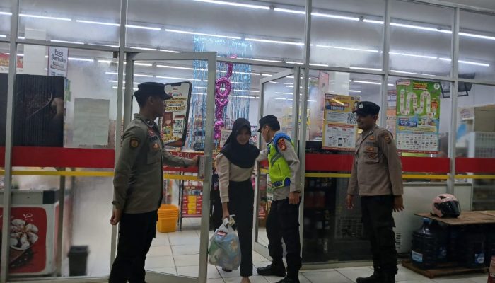 Patroli Malam Jaga Keamanan Jalan Lintas PALI – Muara Enim, Polisi Himbau Remaja Tidak Nongkrong Hingga Larut