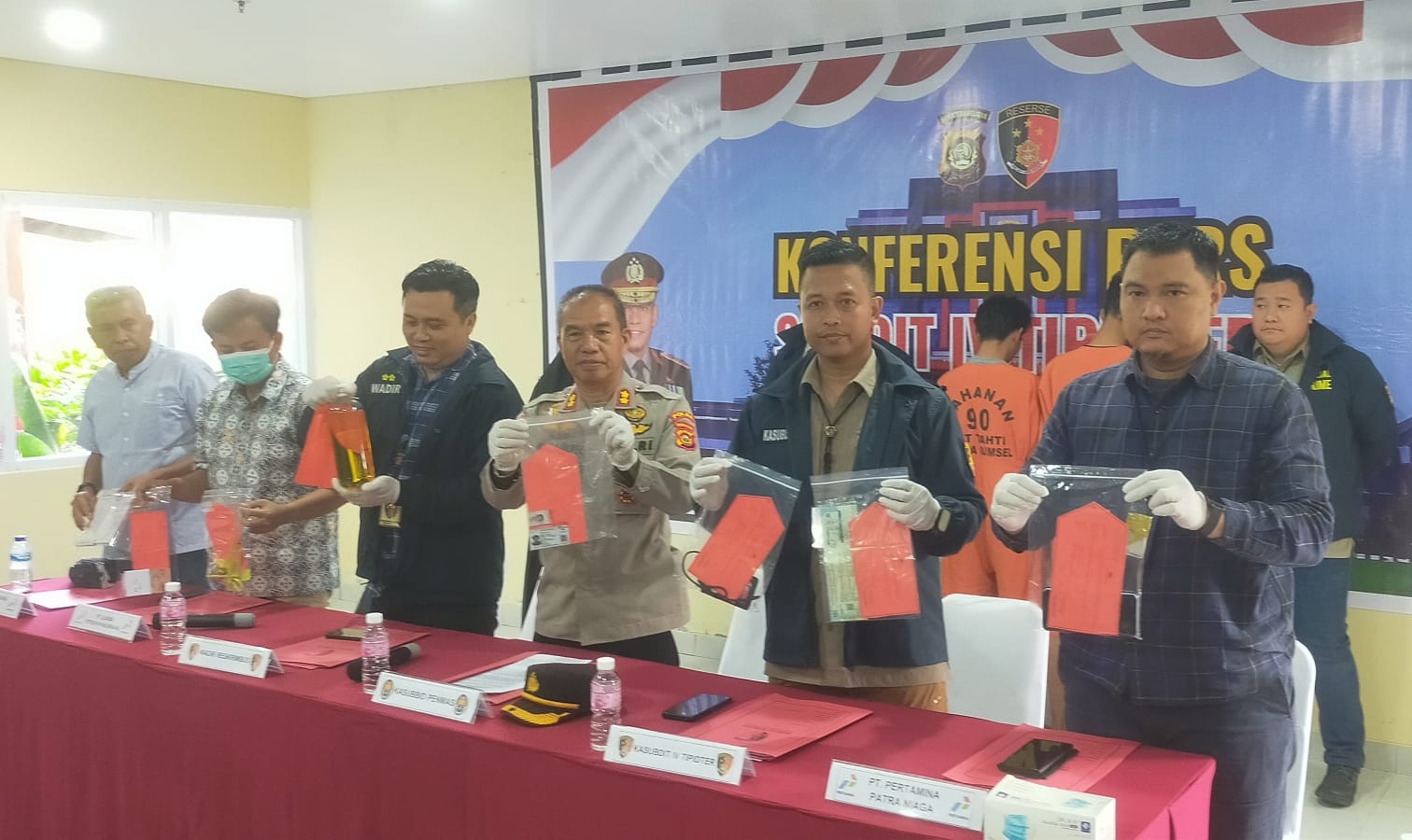Dalam Ungkap Kasus Praktek Pengoplosan BBM Ilegal jenis Solar, Ditreskrimsus Polda Sumsel Amankan 2 Orang Tersangka