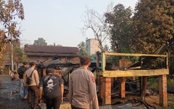 KEBAKARAN RUMAH KOSONG DI TALANG PIPA DIDUGA AKIBAT KORSLETING LISTRIK, KERUGIAN CAPAI RP 20 JUTA