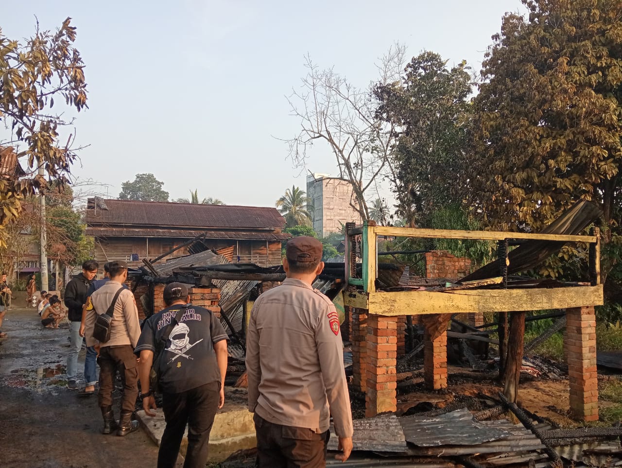 KEBAKARAN RUMAH KOSONG DI TALANG PIPA DIDUGA AKIBAT KORSLETING LISTRIK, KERUGIAN CAPAI RP 20 JUTA