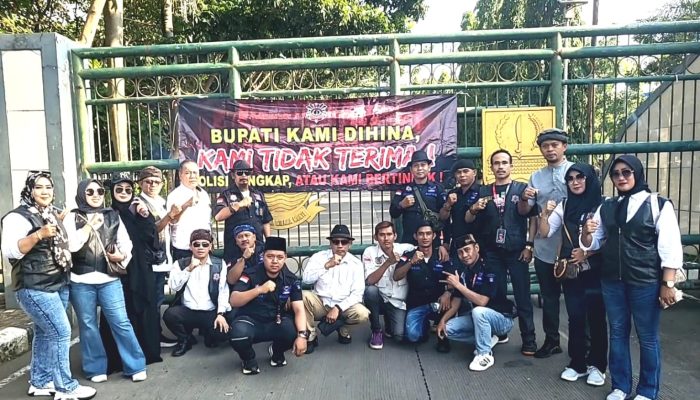 Aliansi Ormas Bekasi Aksi Damai Tuntut Pelaku Pelecehan Terhadap Bupati dan Wakil Bupati Bekasi Ditangkap!