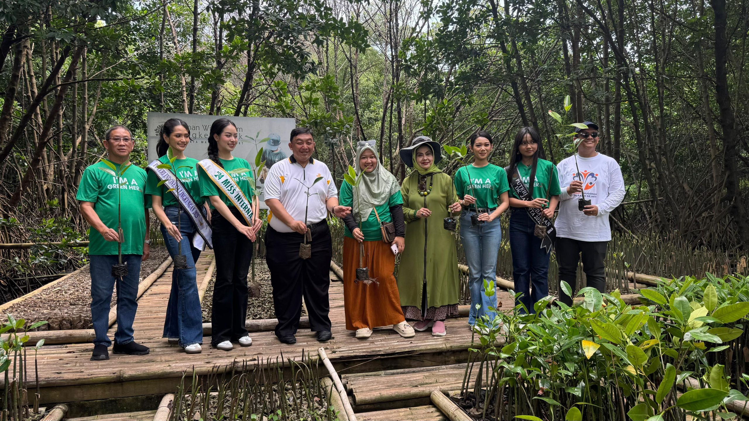 Sukses Digelar di Jakarta, Dr. C Bahar Buasan dan Miss International Dunia Thin Than Thuy Ajak Generasi Muda Lestarikan Lingkungan