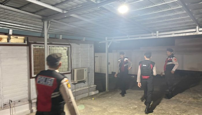 Patroli Perintis Presisi Sisir Komperta dan Rumah Dinas Kapolres: Polisi Ajak Security Aktif Jaga Kamtibmas