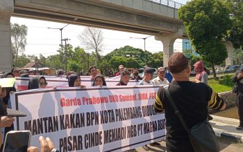 Minta Tangkap Mantan Kakan BPN Kota Palembang Terkait Perkara YBS ,Ratusan Massa Kembali Gelar Aksi Di Kejati Sumsel