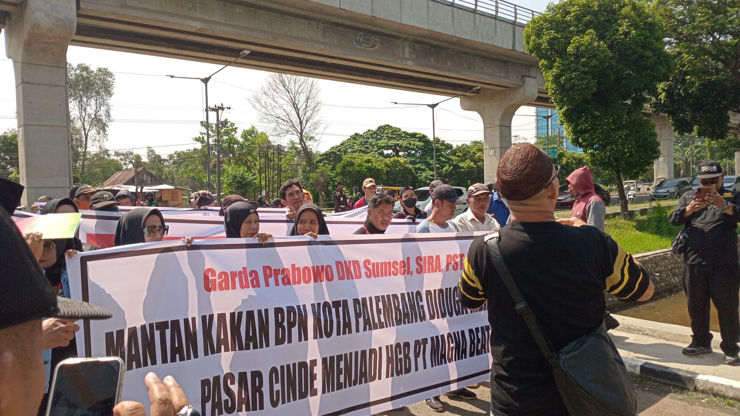 Minta Tangkap Mantan Kakan BPN Kota Palembang Terkait Perkara YBS ,Ratusan Massa Kembali Gelar Aksi Di Kejati Sumsel