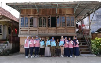 Srikandi PLN IP UBP Keramasan Tebarkan Kepedulian Sosial kepada Dhuafa Ring 1 Melalui Program CSR